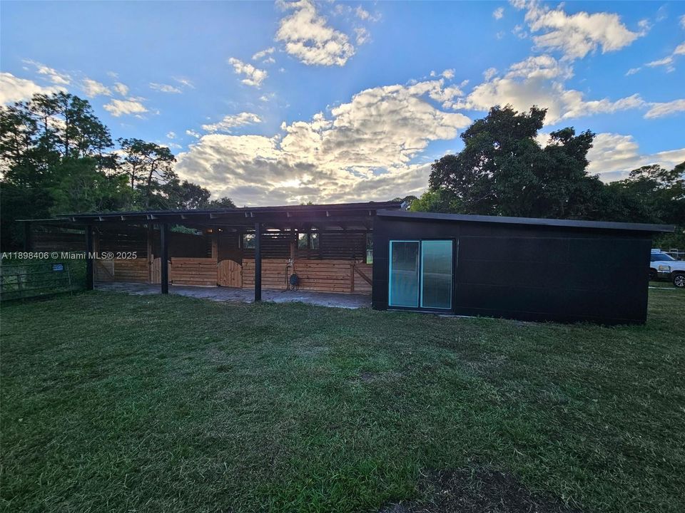 出租: $4,250 (0 贝兹, 1 浴室, 0 平方英尺)