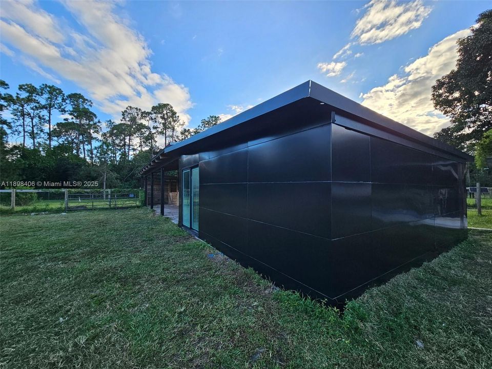 出租: $4,250 (0 贝兹, 1 浴室, 0 平方英尺)