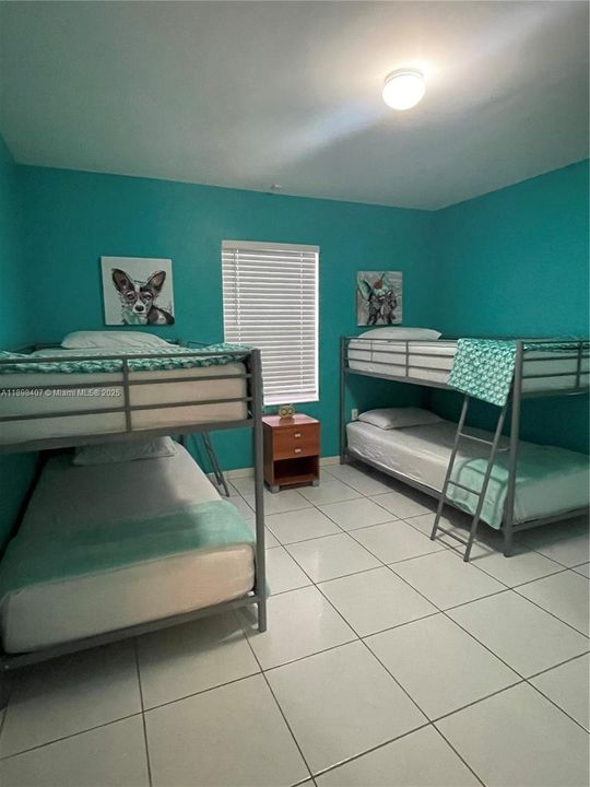 For Rent: $3,590 (3 beds, 2 baths, 2760 Square Feet)