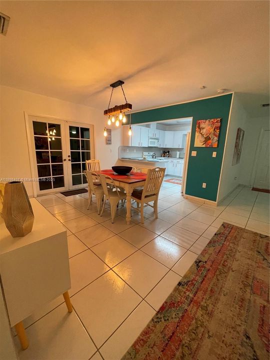 For Rent: $3,590 (3 beds, 2 baths, 2760 Square Feet)