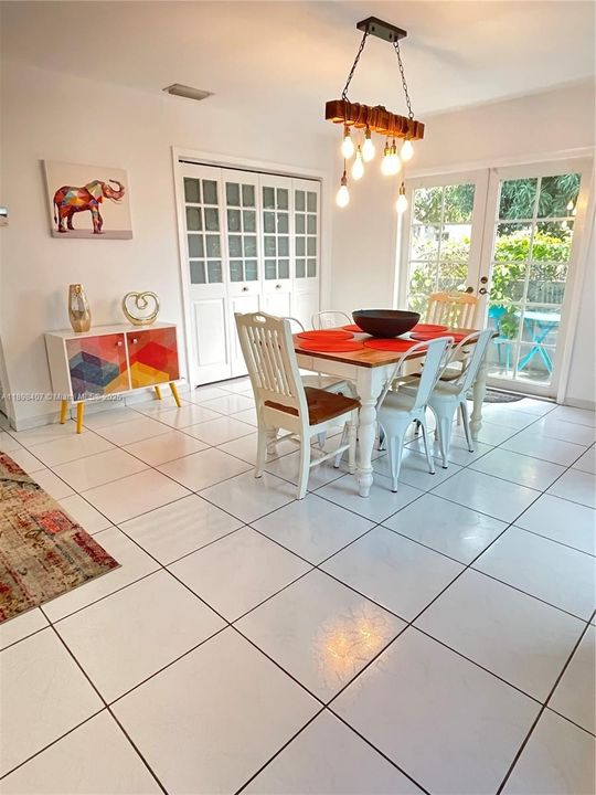 For Rent: $3,590 (3 beds, 2 baths, 2760 Square Feet)