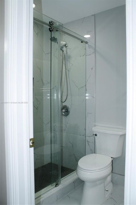 合同活跃: $4,290 (4 贝兹, 2 浴室, 1968 平方英尺)