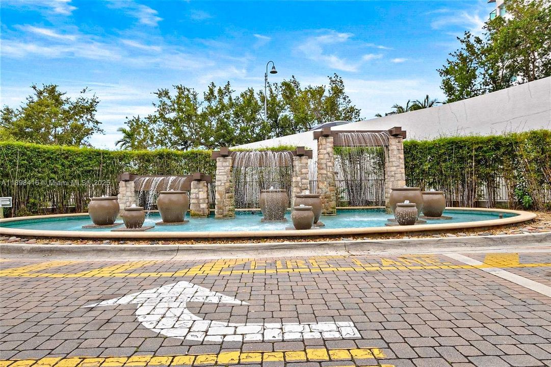 合同活跃: $2,975 (3 贝兹, 2 浴室, 1271 平方英尺)