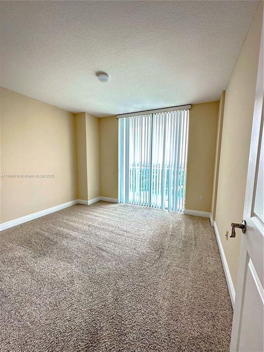 合同活跃: $2,975 (3 贝兹, 2 浴室, 1271 平方英尺)