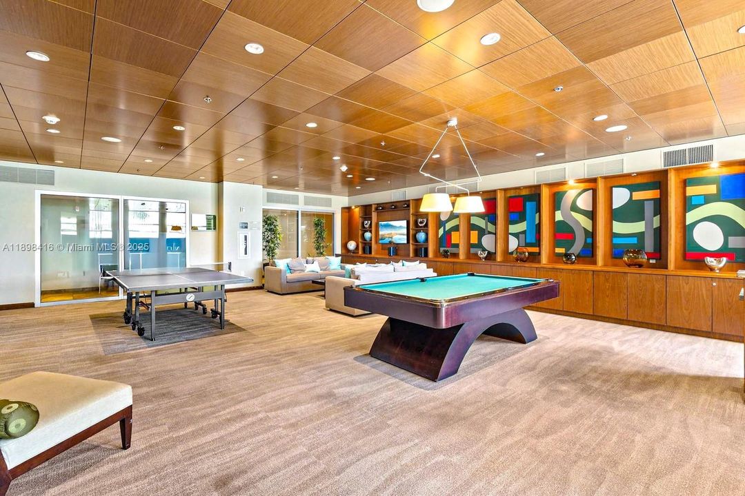 合同活跃: $2,975 (3 贝兹, 2 浴室, 1271 平方英尺)