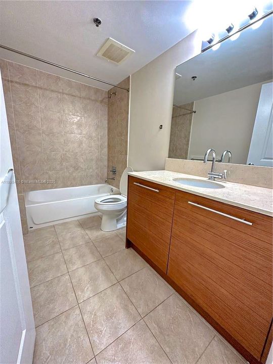 合同活跃: $2,975 (3 贝兹, 2 浴室, 1271 平方英尺)