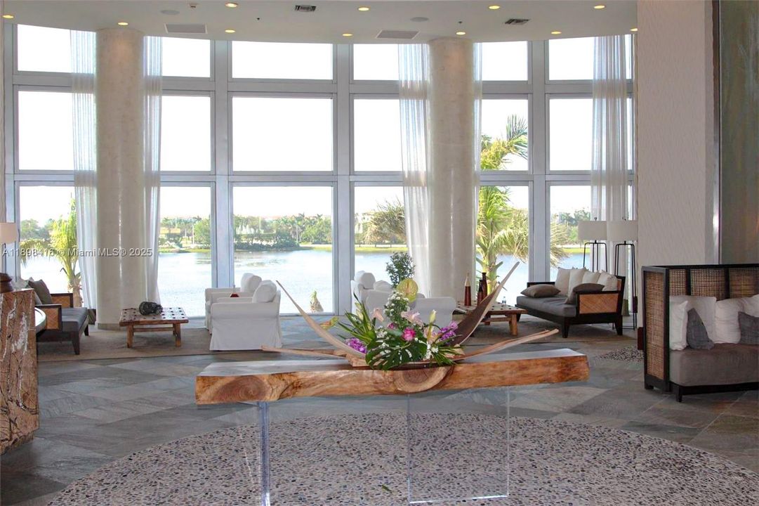 合同活跃: $2,975 (3 贝兹, 2 浴室, 1271 平方英尺)