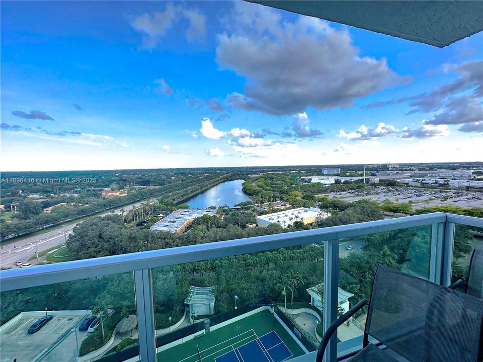 合同活跃: $2,975 (3 贝兹, 2 浴室, 1271 平方英尺)