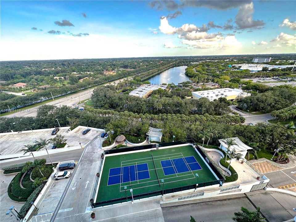 合同活跃: $2,975 (3 贝兹, 2 浴室, 1271 平方英尺)