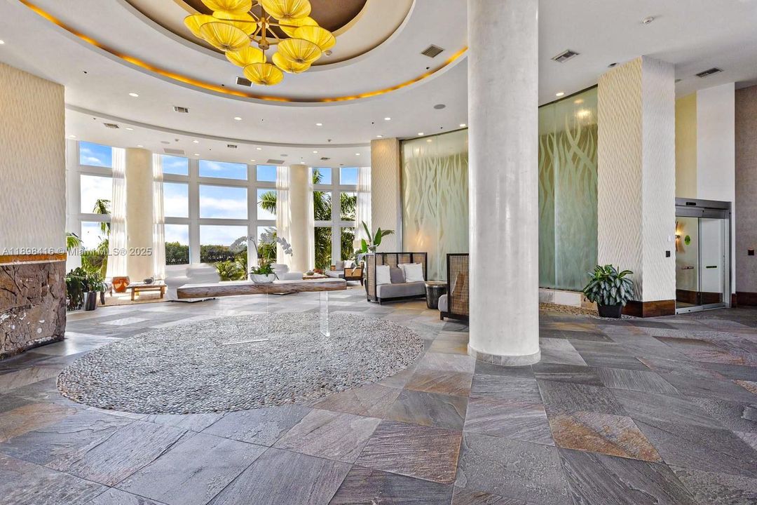 合同活跃: $2,975 (3 贝兹, 2 浴室, 1271 平方英尺)