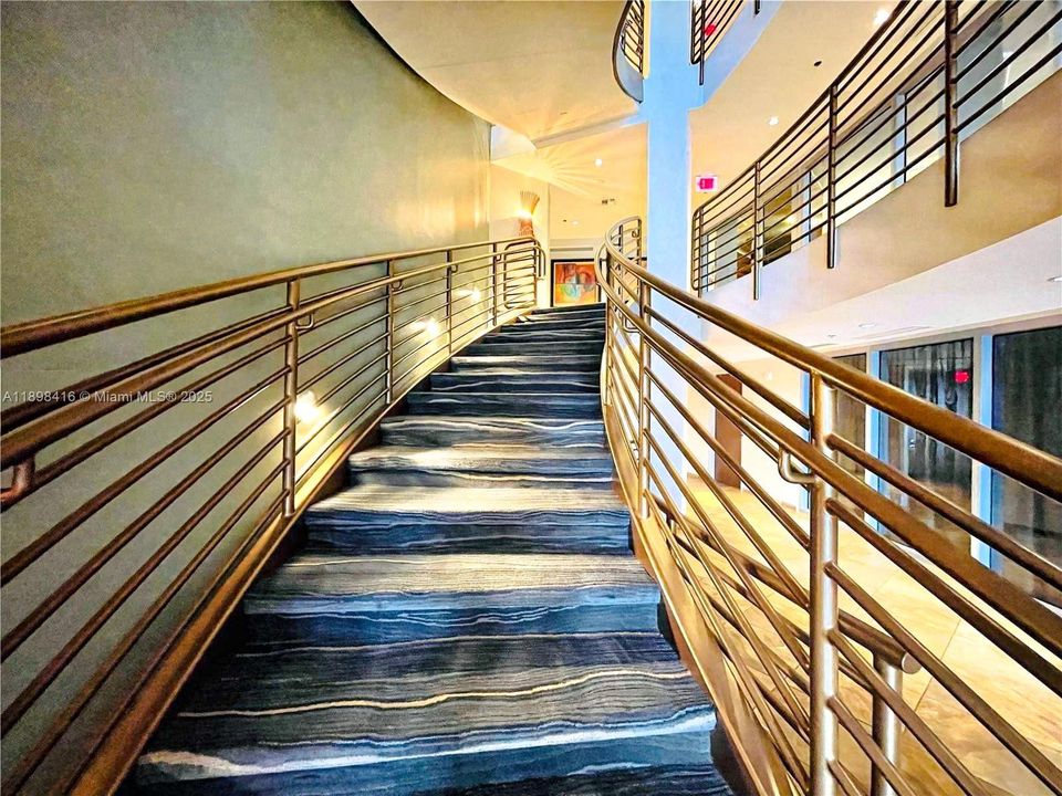 合同活跃: $2,975 (3 贝兹, 2 浴室, 1271 平方英尺)