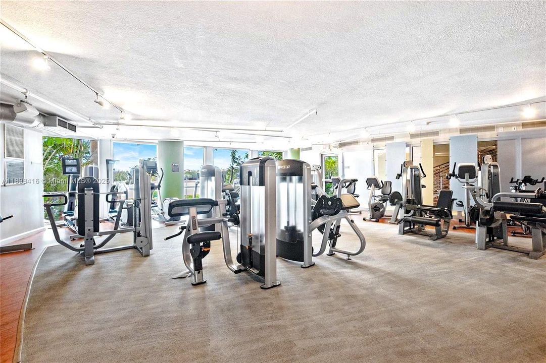 合同活跃: $2,975 (3 贝兹, 2 浴室, 1271 平方英尺)