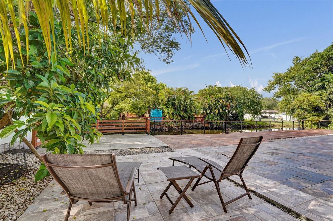 Под контрактом: $660,000 (4 спален, 2 ванн, 2102 Квадратных фут)