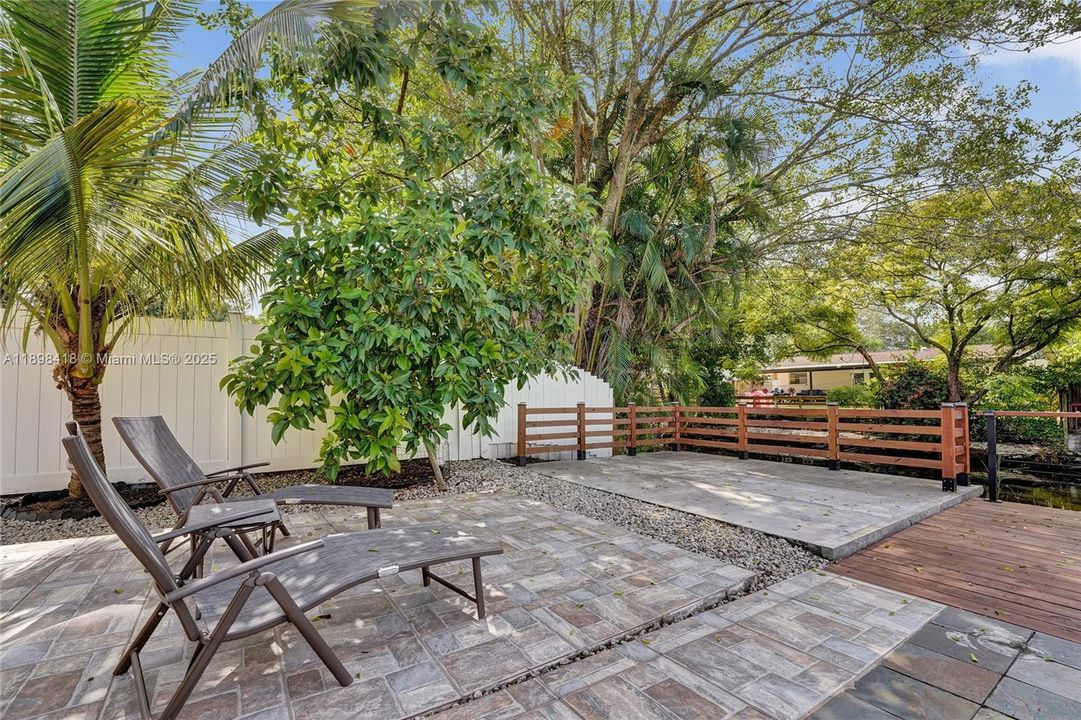 Под контрактом: $660,000 (4 спален, 2 ванн, 2102 Квадратных фут)