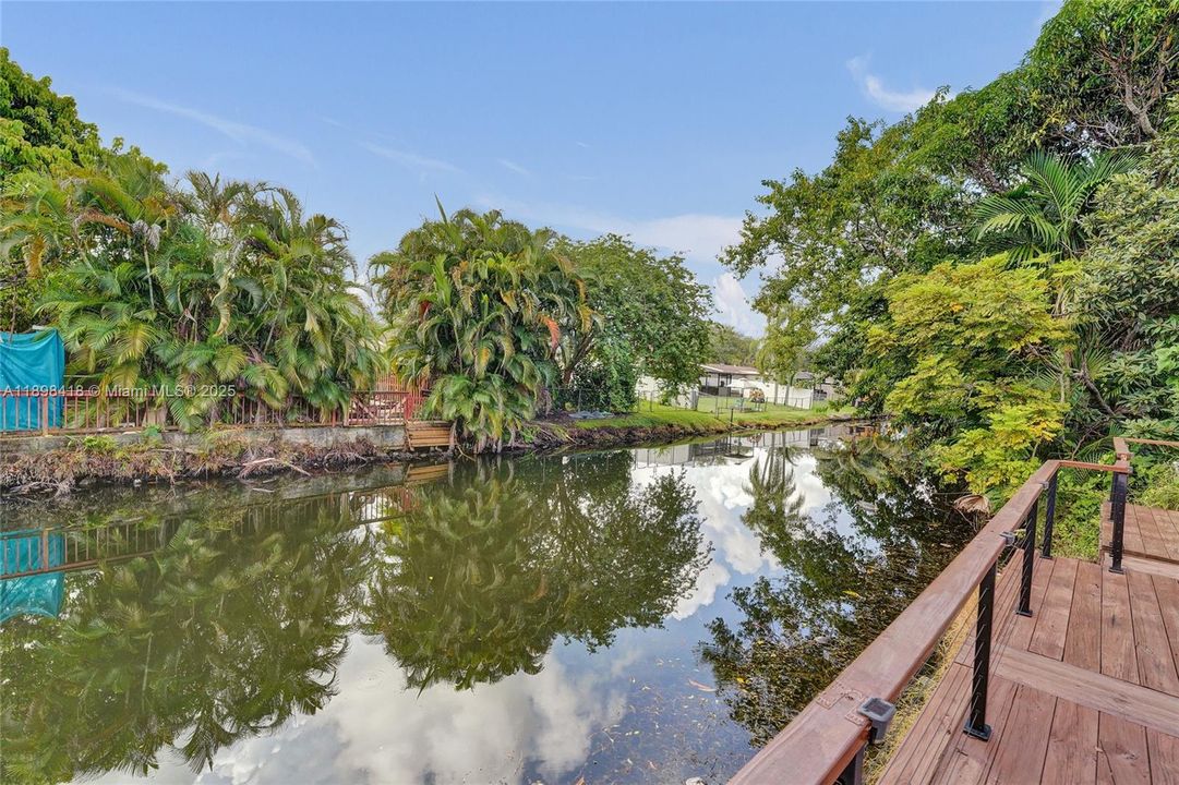 Под контрактом: $660,000 (4 спален, 2 ванн, 2102 Квадратных фут)