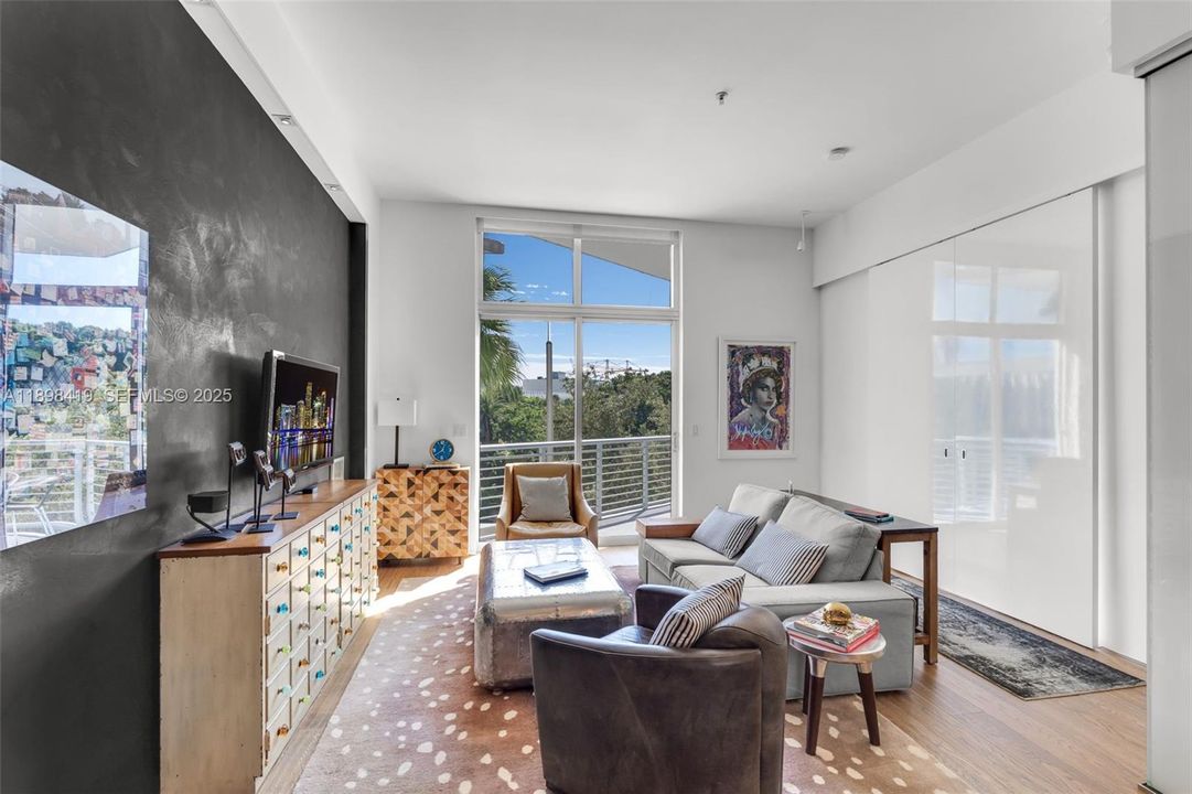 待售: $949,000 (2 贝兹, 2 浴室, 966 平方英尺)