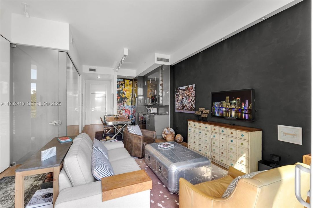 待售: $949,000 (2 贝兹, 2 浴室, 966 平方英尺)