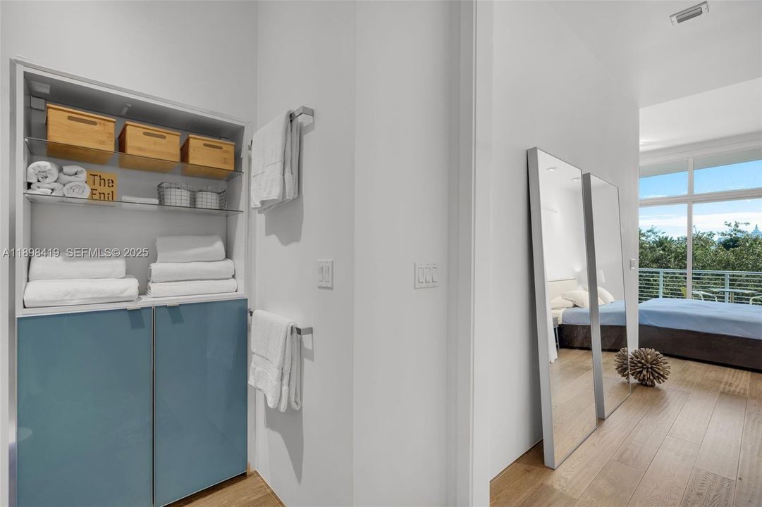 待售: $949,000 (2 贝兹, 2 浴室, 966 平方英尺)