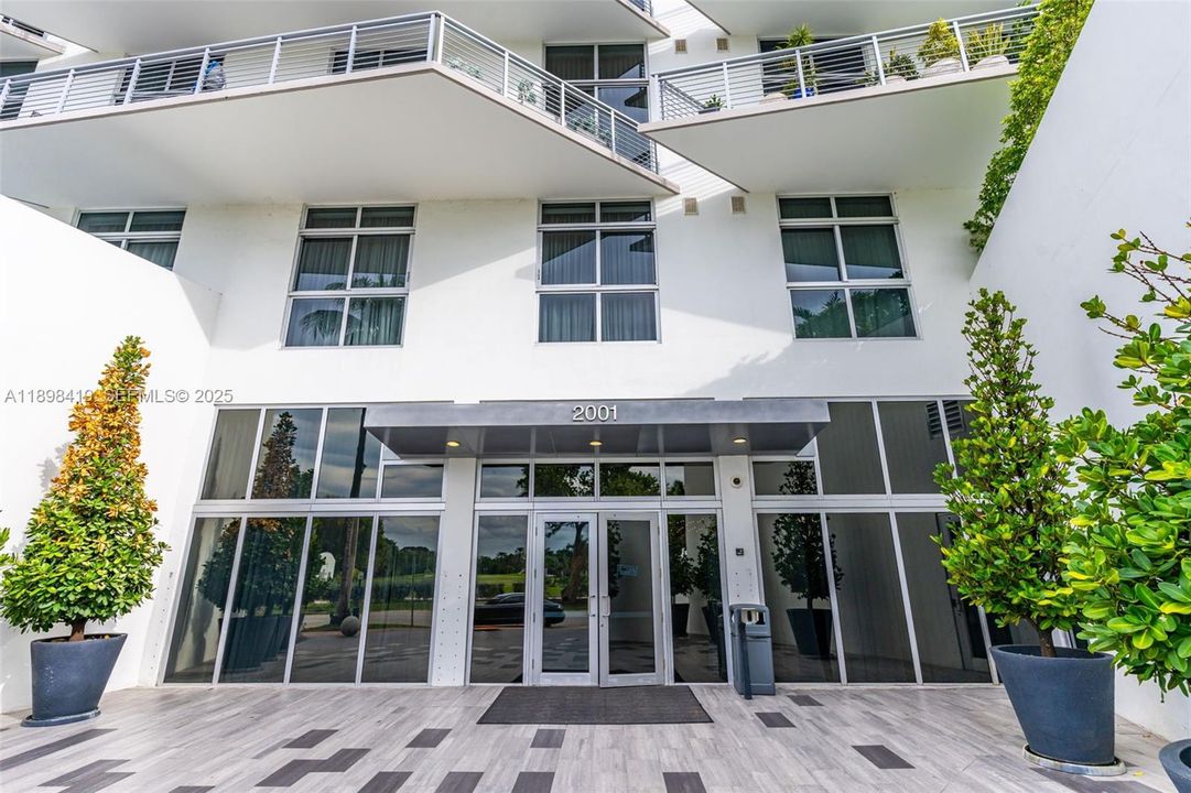 待售: $949,000 (2 贝兹, 2 浴室, 966 平方英尺)