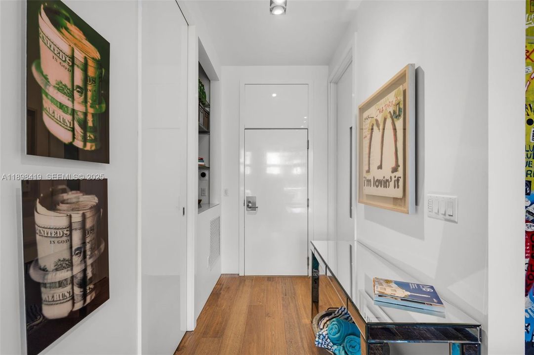 待售: $949,000 (2 贝兹, 2 浴室, 966 平方英尺)