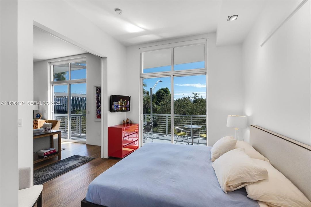 待售: $949,000 (2 贝兹, 2 浴室, 966 平方英尺)