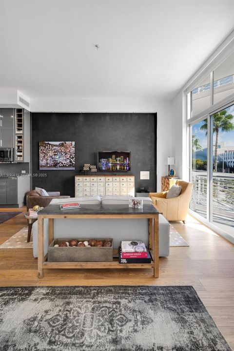 待售: $949,000 (2 贝兹, 2 浴室, 966 平方英尺)