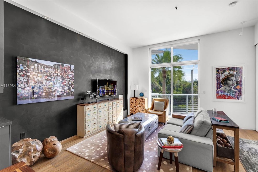 待售: $949,000 (2 贝兹, 2 浴室, 966 平方英尺)