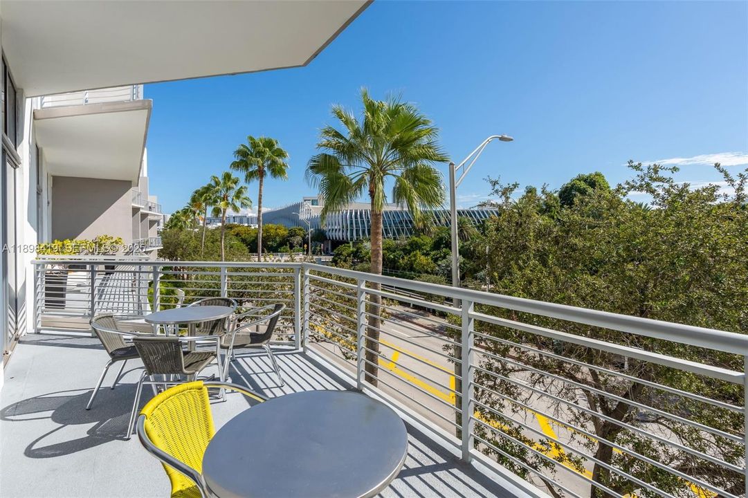 待售: $949,000 (2 贝兹, 2 浴室, 966 平方英尺)