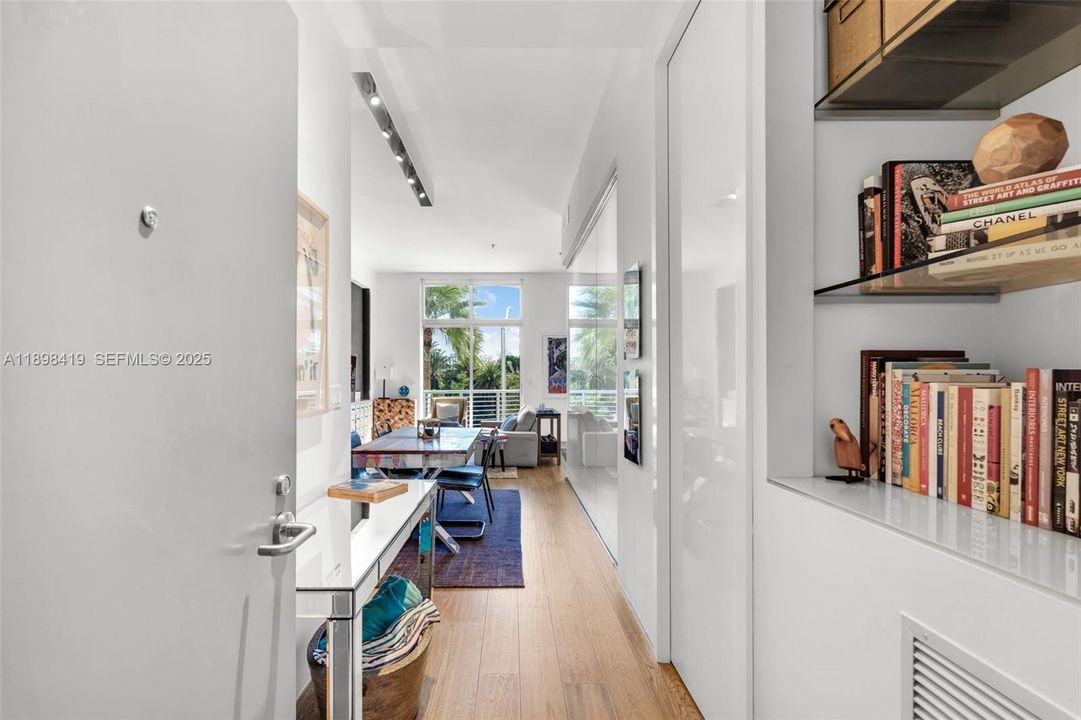 待售: $949,000 (2 贝兹, 2 浴室, 966 平方英尺)