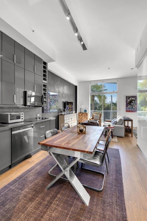 待售: $949,000 (2 贝兹, 2 浴室, 966 平方英尺)