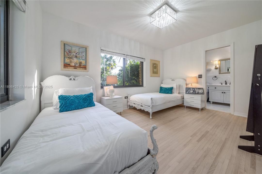 En Renta: $10,000 (4 camas, 2 baños, 2708 Pies cuadrados)