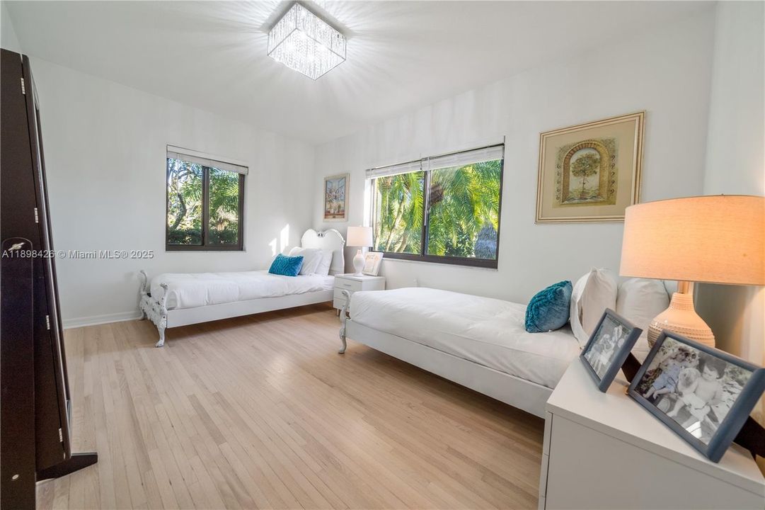 En Renta: $10,000 (4 camas, 2 baños, 2708 Pies cuadrados)