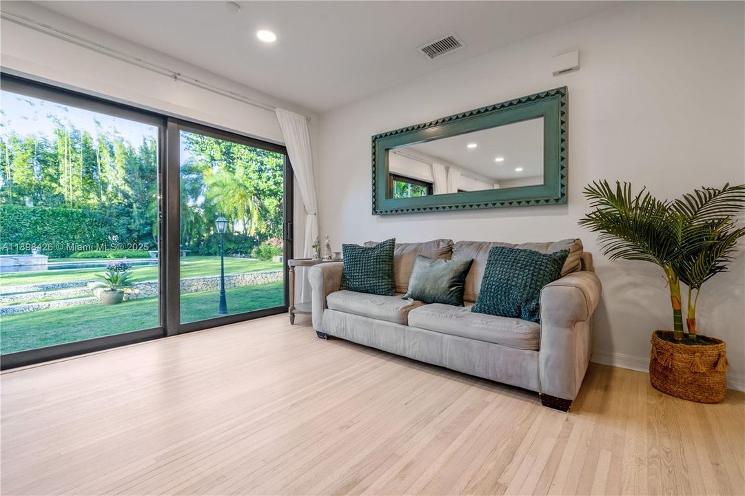 En Renta: $10,000 (4 camas, 2 baños, 2708 Pies cuadrados)