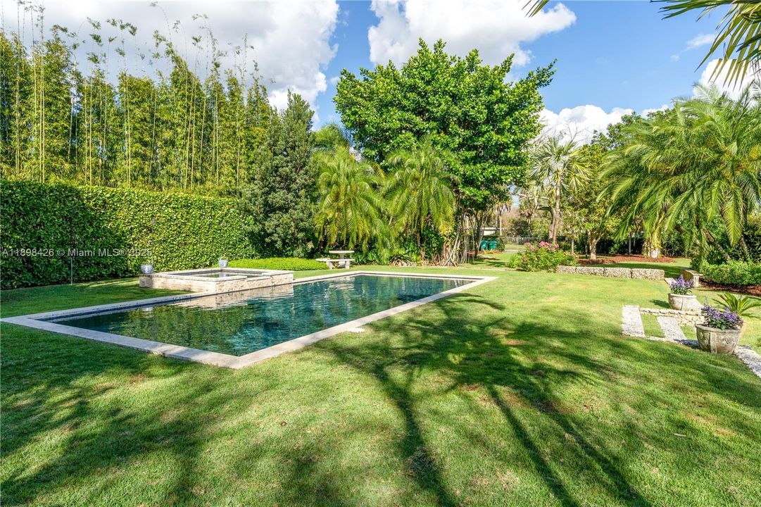 En Renta: $10,000 (4 camas, 2 baños, 2708 Pies cuadrados)