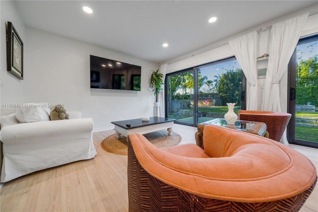 En Renta: $10,000 (4 camas, 2 baños, 2708 Pies cuadrados)