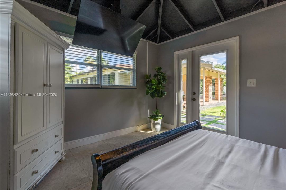 En Renta: $10,000 (4 camas, 2 baños, 2708 Pies cuadrados)