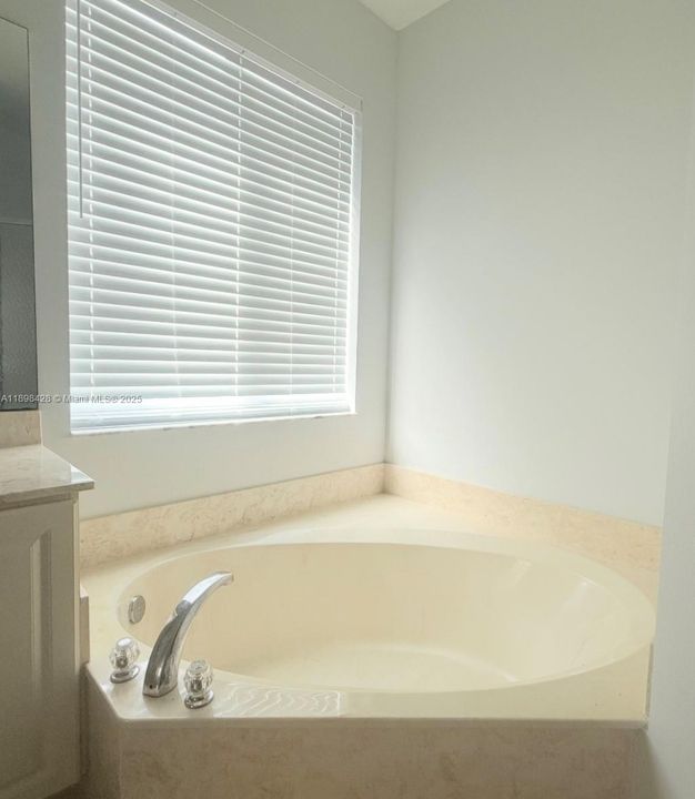 待售: $353,899 (3 贝兹, 2 浴室, 1723 平方英尺)