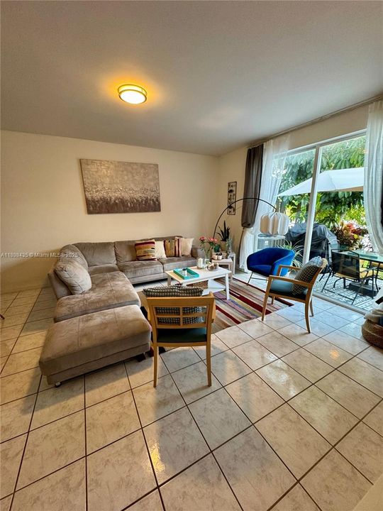 For Rent: $3,600 (3 beds, 2 baths, 1443 Square Feet)