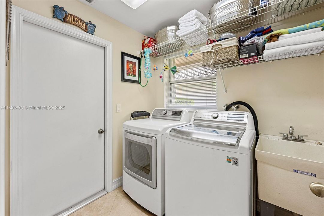 For Sale: $1,099,000 (4 beds, 2 baths, 2370 Square Feet)