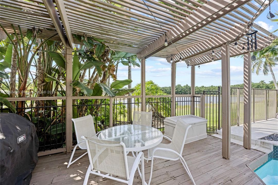 For Sale: $1,099,000 (4 beds, 2 baths, 2370 Square Feet)