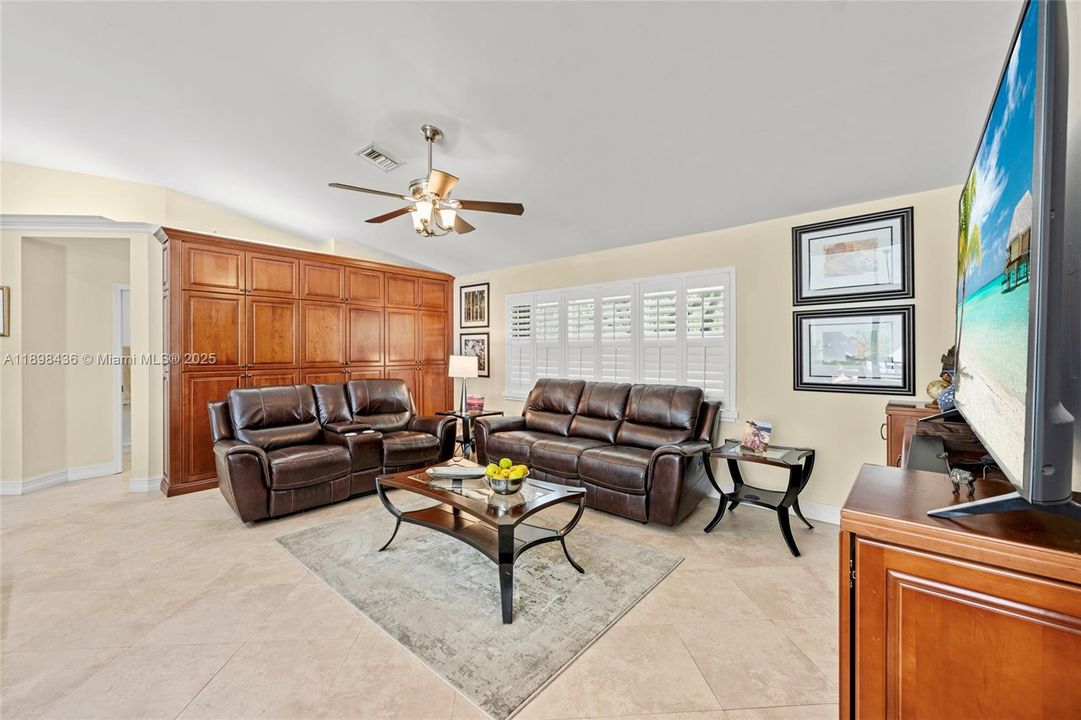 For Sale: $1,099,000 (4 beds, 2 baths, 2370 Square Feet)