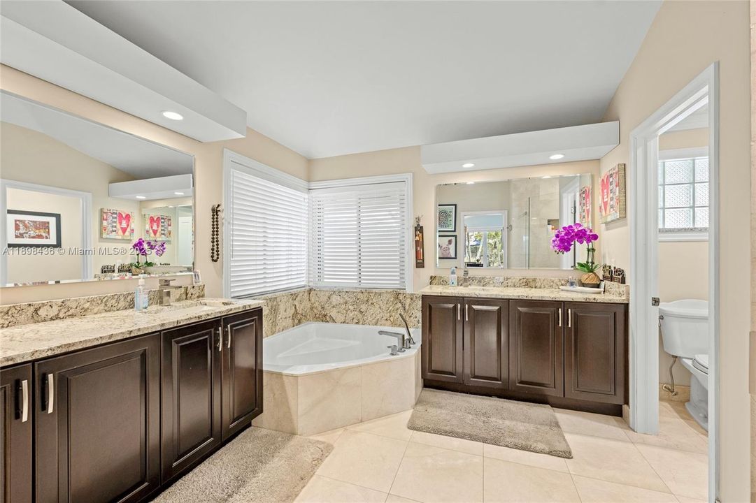 For Sale: $1,099,000 (4 beds, 2 baths, 2370 Square Feet)