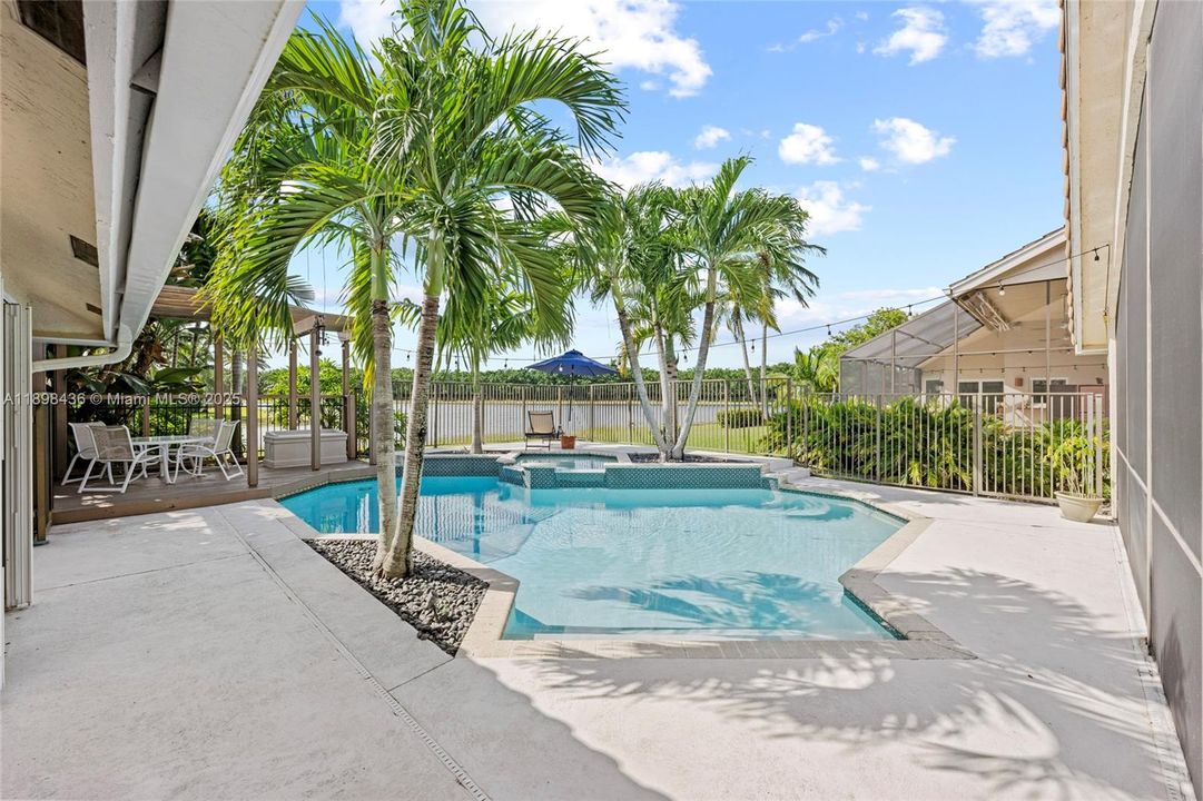 For Sale: $1,099,000 (4 beds, 2 baths, 2370 Square Feet)