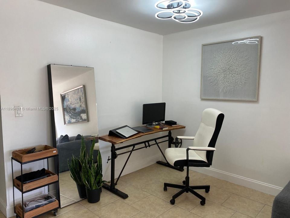 Под контрактом: $286,600 (2 спален, 1 ванн, 792 Квадратных фут)