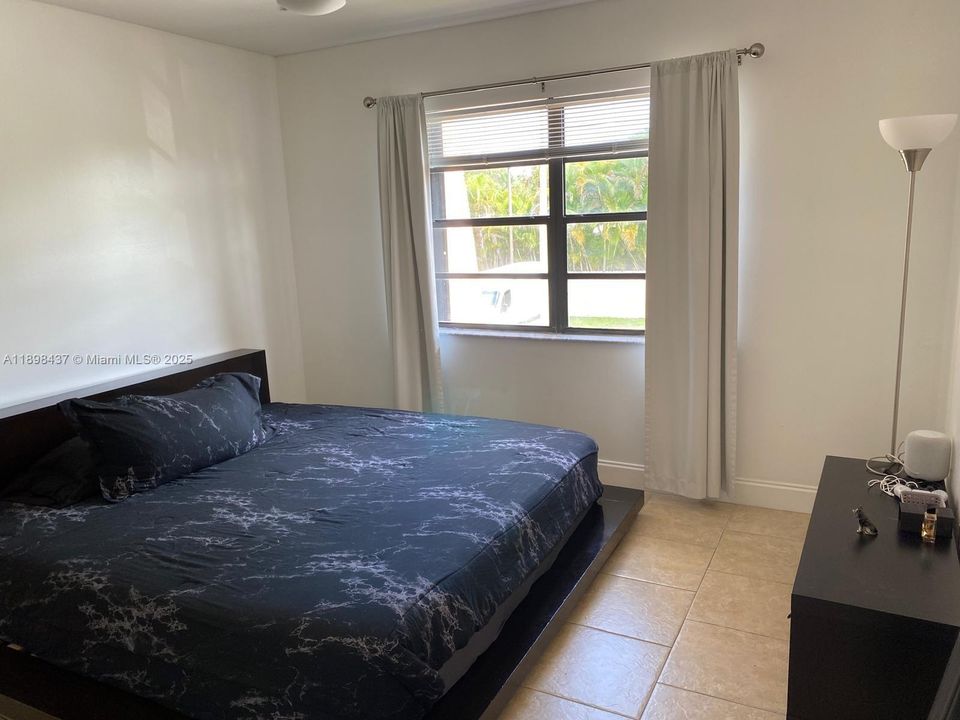 Под контрактом: $286,600 (2 спален, 1 ванн, 792 Квадратных фут)