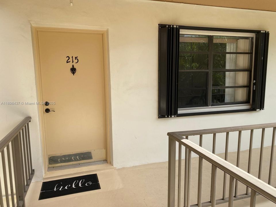 Под контрактом: $286,600 (2 спален, 1 ванн, 792 Квадратных фут)