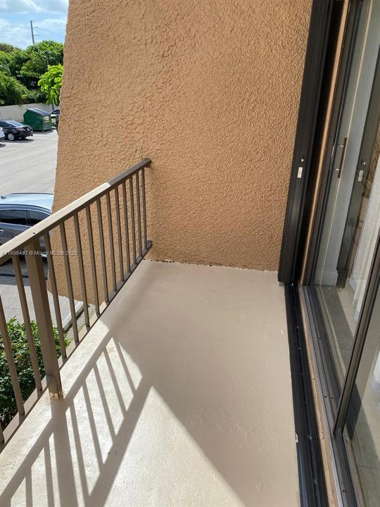 Под контрактом: $286,600 (2 спален, 1 ванн, 792 Квадратных фут)