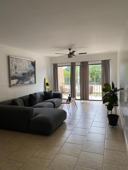 Под контрактом: $286,600 (2 спален, 1 ванн, 792 Квадратных фут)