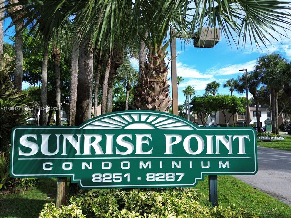 Под контрактом: $286,600 (2 спален, 1 ванн, 792 Квадратных фут)