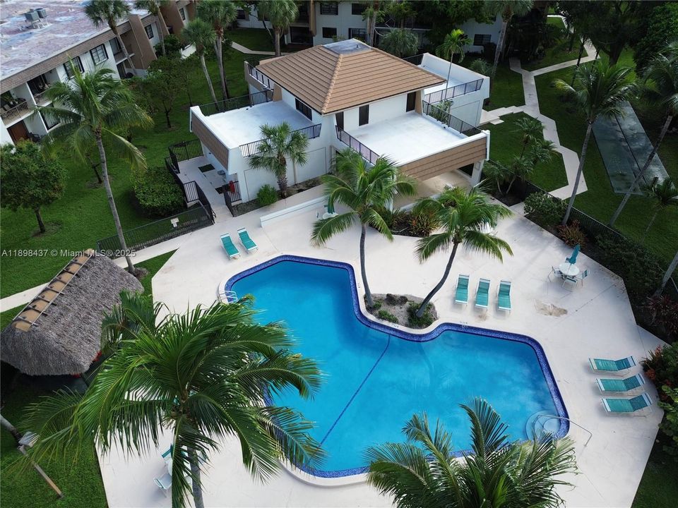 Под контрактом: $286,600 (2 спален, 1 ванн, 792 Квадратных фут)